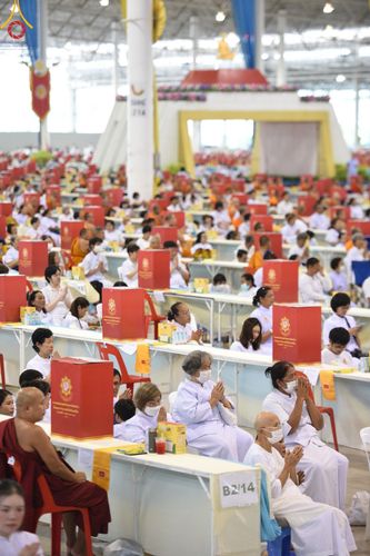 ภาพ No.147160:พิธีมุทิตาสักการะพระภิกษุ ผู้สอบได้เปรียญธรรม 9 ประโยคระดับโลกปีที่ 36, พิธีมอบโล่เกียรติยศและทุนการศึกษา สำนักเรียนบาลีดีเด่นทั่วประเทศ, พิธีถวายมหาสังฆทานคณะสงฆ์ 2,000 กว่าวัด ทั่วประเทศ ปีที่ 24, พิธีถวายไทยธรรมคณะสงฆ์ 323 วัด 4 จังหวัดชายแดนภาคใต้