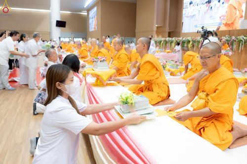 ภาพ No.225453:วันอาทิตย์ที่ 18 พฤษภาคม พ.ศ. 2568 พิธีร่วมบุญการศึกษา พระภิกษุ สามเณร ณ ห้องแก้วสารพัดนึก 2 วัดพระธรรมกาย