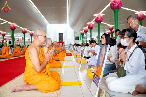 ภาพ No.256292:วันที่ 4 ตุลาคม พ.ศ. 2568 พิธีบรรพชาอุปสมบท  โครงการอุปสมบทหมู่บูชาธรรม 141 ปี  พระมงคลเทพมุนี (สด จนฺทสโร) ณ โบสถ์พระไตรปิฏก วัดพระธรรมกาย จ.ปทุมธานี