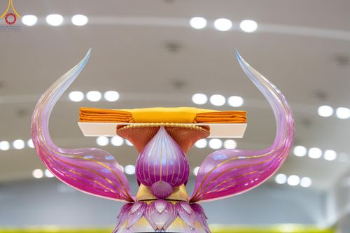 ภาพ No.150011:พิธีตักบาตร , พิธีปฎิบัติธรรม , พิธีถวายภัตตาหารเมนูสวรรค์ ในพรรษาแห่งการเข้าถึงธรรม วันธรรมชัย วันอังคารที่ 27 สิงหาคม พ.ศ.2567 ณ สภาธรรมกายสากล วัดพระธรรมกาย