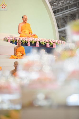 ภาพ No.136671:พิธีตักบาตร พิธีบูชาข้าวพระ ในวันอาทิตย์ต้นเดือนที่ 5 พฤษภาคม พ.ศ. 2567 ณ วัดพระธรรมกาย จ.ปทุมธานี