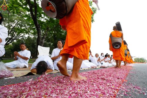 ภาพ No.120420:พิธีต้อนรับพระธรรมยาตรา ในโครงการธรรมยาตรา กตัญญูบูชา มหาปูชนียาจารย์ พระมงคลเทพมุนี(สด จนฺทสโร) พระผู้ปราบมาร อนุสรณ์สถาน 7 แห่ง ปีที่ 12 วันที่ 28 มกราคม พ.ศ. 2567 ณ วัดพระธรรมกาย จ.ปทุมธานี (ชุดที่ 2)