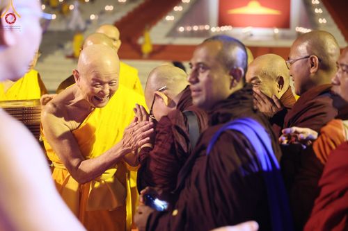 ภาพ No.125122:พิธีเวียนประทักษิณและจุดมาฆประทีป (ชุดที่ 2) ในวันมาฆบูชา เสาร์ที่ 24 กุมภาพันธ์ พ.ศ. 2567 ณ พระมหาธรรมกายเจดีย์ วัดพระธรรมกาย