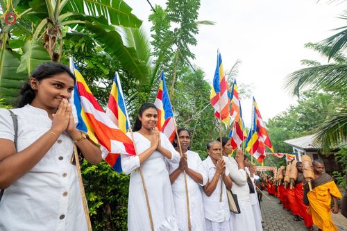 ภาพ No.140791:PhotoStory มหาศรัทธา ธรรมยาตราศรีลังกา EP.4 โครงการสยาม-ลังกา ธรรมยาตรา ฉลองเทศกาลวิสาขบูชาแห่งชาติ ศรีลังกา  บูชาธรรม 80 ปีหลวงพ่อธัมมชโย เส้นทางจาก เมืองดัมบูลลา ไปยัง เมืองมาตะเล  ตั้งแต่วันที่ 17-20 พฤษภาคม พ.ศ. 2567