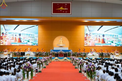 ภาพ No.139172:พิธีตักบาตร , พิธีบูชาข้าวพระ ณ ห้องแก้วสารพัด 1 สภาธรรมกายสากล วัดพระธรรมกาย วันอาทิตย์ต้นเดือนที่ 2 มิถุนายน พ.ศ. 2567