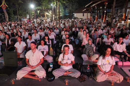 ภาพ No.156488:วัดพุทธบาหลีและวัดพระธรรมกาย จัดปฏิบัติธรรมนานาชาติ 1,151 คนจาก 78 ประเทศ ใน "วันสันติภาพสากล" ณ บาหลี อินโดนีเซีย วันเสาร์ที่ 21 กันยายน พ.ศ. 2567 เวลา 16.00-21.00 น. ณ พิพิธภัณฑ์ ARMA เมืองอูบุด จังหวัดบาหลี ประเทศอินโดนีเซีย