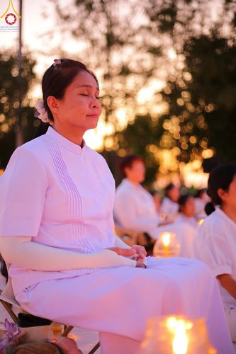 ภาพ No.192743:พิธีจุดประทีปถวายเป็นพุทธบูชา และบูชาธรรมมหาปูชนียาจารย์ ณ อนุสรณ์สถานคลองบางนางแท่น อ.สามพราน จ.นครปฐม ในโครงการธรรมยาตรา กตัญญูบูชา มหาปูชนียาจารย์ พระมงคลเทพมุนี(สด จนฺทสโร) พระผู้ปราบมาร อนุสรณ์สถาน 7 แห่ง ปีที่ 13 วันที่ 10 มกราคม พ.ศ. 2568