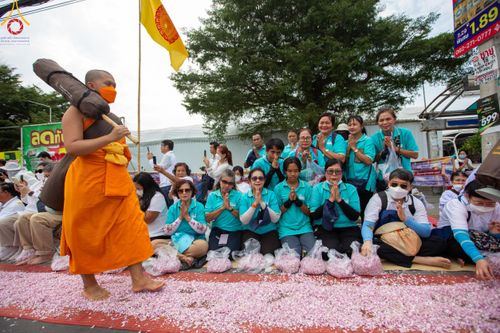 ภาพ No.120122:พิธีต้อนรับพระธรรมยาตรา ในโครงการธรรมยาตรา กตัญญูบูชา มหาปูชนียาจารย์ พระมงคลเทพมุนี(สด จนฺทสโร) พระผู้ปราบมาร อนุสรณ์สถาน 7 แห่ง ปีที่ 12 วันที่ 28 มกราคม พ.ศ. 2567 ณ วัดพระธรรมกาย จ.ปทุมธานี