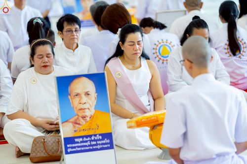 ภาพ No.228966:วันเสาร์ที่ 14 มิถุนายน พ.ศ. 2568 พิธีเวียนประทักษิณ , พิธีขอขมารับผ้าไตร ในโครงการบรรพชาอุปสมบทหมู่ ผู้บริหารรุ่นที่ 15 และ อุดมศึกษา รุ่นที่ 52 ณ โบสถ์พระไตรปิฎก วัดพระธรรมกาย