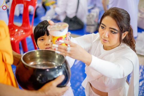 ภาพ No.207340:พิธีตักบาตร และปฏิบัติธรรมช่วงสาย ในวันมาฆบูชา วันพุธที่ 12 กุมภาพันธ์ พ.ศ. 2568 ณ วัดพระธรรมกาย จังหวัดปทุมธานี