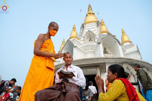 ภาพ No.127703:Photo Story ปฐมบรรพชาชาวพุทธมาร์มา Episode 2/5 วันที่ 6-7 กุมภาพันธ์ พ.ศ. 2567  โครงการบรรพชาครั้งประวัติศาสตร์ แห่งเทือกเขาจิตตะกอง  ครั้งแรกของชาวพุทธมาร์มา บังกลาเทศ บูชาธรรม 80 ปีหลวงพ่อธัมมชโย ณ วัดธัมจักร อรัญกุฏิ เมืองรัมการ์ คาร์กาชารี บังกลาเทศ