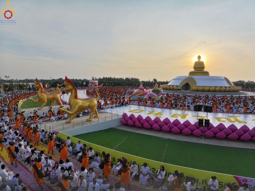 ภาพ No.198242:พิธีต้อนรับพระธรรมยาตรา ณ อนุสรณ์สถานลำดับที่ 5 สถานที่เผยแผ่วิชชาธรรมกายครั้งแรก อนุสรณ์สถานบางปลา วัดบางปลา อำเภอบางเลน จังหวัดนครปฐม ในโครงการธรรมยาตรา กตัญญูบูชา มหาปูชนียาจารย์ พระมงคลเทพมุนี(สด จนฺทสโร) พระผู้ปราบมาร ปีที่ 13 วัน 19 มกราคม พ.ศ.2568