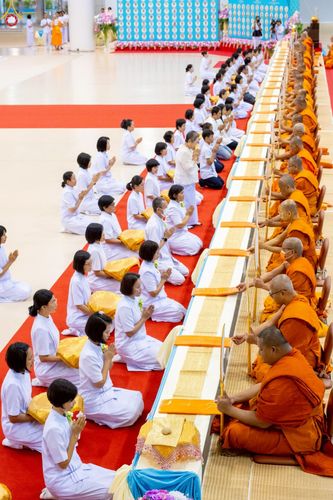 ภาพ No.233875:วันเสาร์ที่ 19 กรกฎาคม พ.ศ.2568 วันมหารำลึก ครั้งที่ 35 พิธีรำลึกถึงนักสร้างบารมี , พิธีสวดพระพุทธมนต์ , พิธีทอดผ้าบังสกุลและถวายไทยธรรม วัดพระธรรมกาย