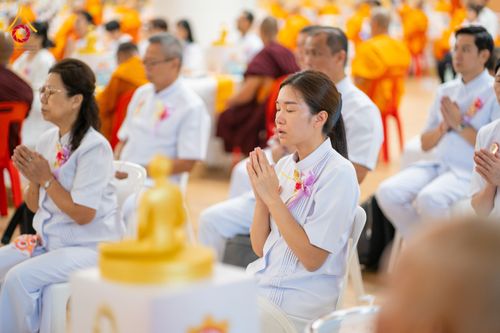 ภาพ No.60052:พิธีเจริญพระพุทธมนต์ "ฉลองอายุวัฒนมงคล 80 ปี หลวงพ่อธัมมชโย" พิธีถวายไทยธรรม คณะสงฆ์ 10,000 กว่าวัดทั่วประเทศ ในวันคุ้มครองโลก วันจันทร์ที่ 22 เมษายน พ.ศ. 2567 ณ สภาธรรมกายสากล วัดพระธรรมกาย จ.ปทุมธานี