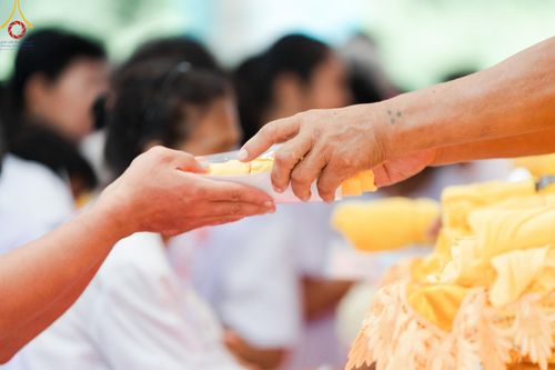 ภาพ No.158219:พิธีทอดผ้าป่า ติดตั้งแผ่นสิริฉะทะนะรัสมี(หลังคา) อาคาร 80 ปี หลวงพ่อธัมมชโย วันอาทิตย์ที่ 22 กันยายน พ.ศ. 2567 ณ ศูนย์ปฏิบัติธรรมวิหารแดง อ.วิหารแดง จ.สระบุรี