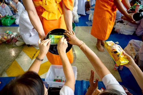 ภาพ No.263972:วันอาทิตย์ที่ 2 พฤศจิกายน พ.ศ. 2568 พิธีตักบาตรอาทิตย์ต้นเดือน ณ บ้านแก้วเรือนทองคุณยายฯ วัดพระธรรมกาย