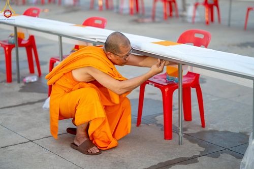 ภาพ No.219181:วันที่ 19-21 เมษายน พ.ศ. 2568 การเตรียมงานในลานธรรม , วิหารคด เพื่องานวันคุ้มครองโลก 22 เมษายน พ.ศ. 2568