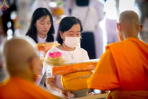 ภาพ No.131697:พิธีร่วมบุญบรรพชาสามเณร 5,000 รูป ณ บ้านแก้วเรือนทองคุณยาย สภาธรรมกายสากล วัดพระธรรมกาย วันเสาร์ที่ 23 มีนาคม พ.ศ. 2567