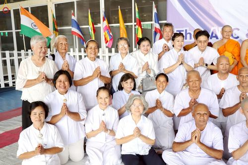 ภาพ No.230885:วันที่ 28 มิถุนายน พ.ศ. 2568 พิธีตัดปอยผมและปลงผม โครงการบวชพระนานาชาติ AEC & WAB รุ่นที่ 9 ณ วิหารคด 2 วัดพระธรรมกาย