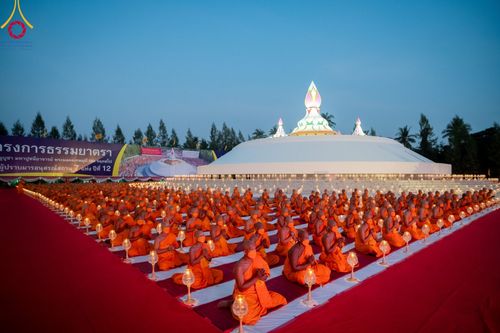 ภาพ No.109681:พิธีจุดประทีปถวายเป็นพุทธบูชา และบูชาธรรมมหาปูชนียาจารย์ วันที่ 10 มกราคม พ.ศ. 2567 ณ อนุสรณ์สถานคลองบางนางแท่น อ.สามพราน จ.นครปฐม