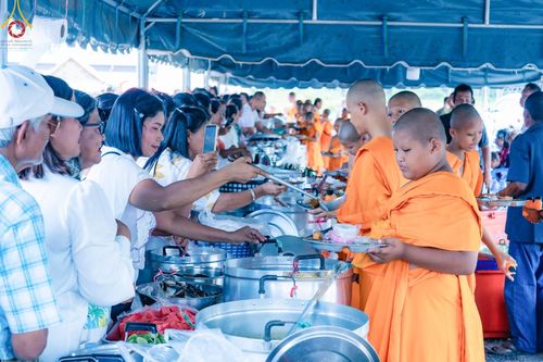 ภาพ No.133550:พิธีขอขมารับผ้าไตร, พิธีบรรพชาสามเณร, สามเณรออกบิณฑบาต ในโครงการบรรพชาสามเณร ฟื้นฟูพระพุทธศาสนาทั่วไทย  ณ ศูนย์ปฏิบัติธรรม และอบรมเยาวชนเมืองยะลา วันที่ 3 เมษายน พ.ศ. 2567