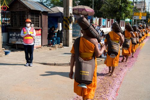 ภาพ No.119784:V.19 แกล้วกล้า การเตรียมงาน เก็บงาน การรับบุญของเจ้าหน้าที่หน่วยงานต่างๆ เพื่อโครงการธรรมยาตรา กตัญญูบูชามหาปูชนียาจารย์ พระมงคลเทพมุนี (สด จนฺทสโร) พระผู้ปราบมาร อนุสรณ์สถาน 7 แห่ง ปีที่ 12 ระหว่างวันที่ 2 - 31 มกราคม พ.ศ.2567