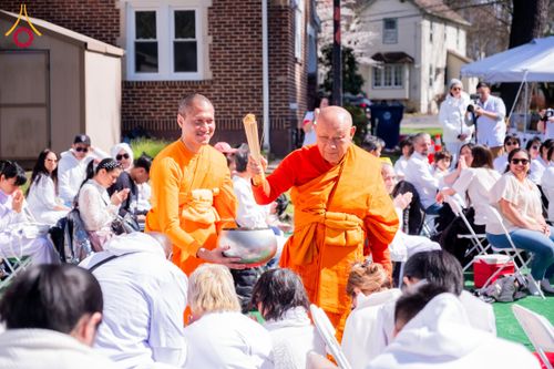 ภาพ No.62485:คณะศิษยานุศิษย์รวมใจสถาปนาและสมโภช ธรรมจักร เพื่ออัญเชิญประดิษฐาน ณ ยอดอุโบสถ 80 ปี หลวงพ่อธัมมชโย วัดพระธรรมกายนิวเจอร์ซี ประเทศสหรัฐอเมริกา  วันอาทิตย์ที่ 7 เมษายน พ.ศ. 2567