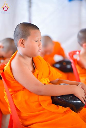 ภาพ No.320758:วันที่ 11 เมษายน พ.ศ.2569 พิธีตักบาตรฉลองสามเณรใหม่ โครงการบรรพชาสามเณรกล้าตะวัน ณ มหารัตนวิหาคด คอร์ 25 ชั้น 2 วัดพระธรรมกาย