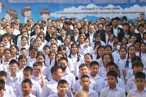 ภาพ No.289074:วันพุธที่ 17 ธันวาคม พ.ศ.2568 กิจกรรมเยาวชนไทยรวมใจทำความดี "เด็กดีมหานคร ต้นแบบด้านศีลธรรม" แข่งขันสอบตอบปัญหาศีลธรรมในพระพุทธศาสนา ครั้งที่ 7 และวันรวมพลังเด็กดี V-Star ประจำปี 2568 ณ วัดมหาธาตุยุวราชรังสฤษฎิ์ราชวรมหาวิหาร กรุงเทพมหานคร