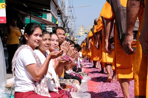 ภาพ No.304281:วันที่ 25 มกราคม พ.ศ. 2569 พิธีต้อนรับพระธรรมยาตรา  รร.สามัคคีราษฏร์บำรุง-วัดพระธรรมกาย ในโครงการธรรมยาตรา กตัญญูบูชา มหาปูชนียาจารย์ พระมงคลเทพมุนี(สด จนฺทสโร) พระผู้ปราบมาร อนุสรณ์สถาน 7 แห่ง ปีที่ 14