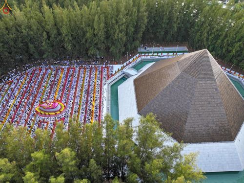 ภาพ No.287542:วันที่ 3 มกราคม พ.ศ. 2569 พิธีต้อนรับพระธรรมยาตรา ในโครงการธรรมยาตรา กตัญญูบูชา มหาปูชนียาจารย์ พระมงคลเทพมุนี(สด จนฺทสโร) พระผู้ปราบมาร อนุสรณ์สถาน 7 แห่ง ปีที่ 14 ณ อนุสรณ์สถานมหาวิหารพระมงคลเทพมุนี (โลตัสแลนด์) อ.สองพี่น้อง จ.สุพรรณบุรี