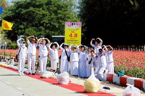 ภาพ No.296018:ภาพเบื้องหลังอาสาสมัครรวมใจ ชุดที่ 1 ในโครงการธรรมยาตรา กตัญญูบูชา มหาปูชนียาจารย์ พระมงคลเทพมุนี(สด จนฺทสโร) พระผู้ปราบมาร อนุสรณ์สถาน 7 แห่ง ปีที่ 14