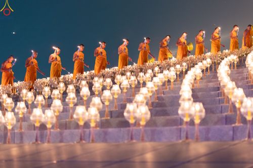 ภาพ No.90259:พิธีจุดประทีป 20,000 ดวง บูชาพระมหาธรรมกายเจดีย์ และบูชาพระมงคลเทพมุนี(สด จนฺทสโร) พระผู้ปราบมาร วันอังคารที่ 10 ตุลาคม พ.ศ. 2566 ณ ลานธรรมพระมหาธรรมกายเจดีย์ วัดพระธรรมกาย จ.ปทุมธานี