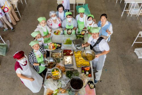 ภาพ No.303784:วันที่ 28 มกราคม พ.ศ. 2569 พิธีถวายภัตตาหารเป็นสังฆทาน แด่พระธรรมยาตรา ณ วัดพระธรรมกาย  จังหวัดปทุมธานี ในโครงการธรรมยาตรา กตัญญูบูชา มหาปูชนียาจารย์ พระมงคลเทพมุนี(สด จนฺทสโร) พระผู้ปราบมาร อนุสรณ์สถาน 7 แห่ง ปีที่ 14