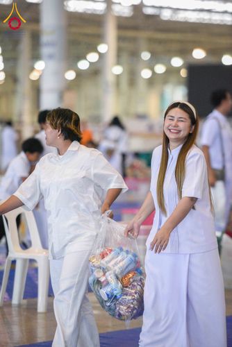 ภาพ No.308294:วันที่ 1  กุมภาพันธ์ พ.ศ. 2569 พิธีตักบาตรข้าวสารอาหารแห้ง ณ บ้านแก้วเรือนทองคุณยาย สภาธรรมกายสากล วัดพระธรรมกาย