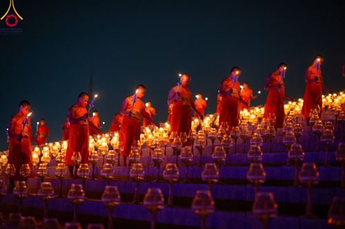 ภาพ No.90278:พิธีจุดประทีป 20,000 ดวง บูชาพระมหาธรรมกายเจดีย์ และบูชาพระมงคลเทพมุนี(สด จนฺทสโร) พระผู้ปราบมาร วันอังคารที่ 10 ตุลาคม พ.ศ. 2566 ณ ลานธรรมพระมหาธรรมกายเจดีย์ วัดพระธรรมกาย จ.ปทุมธานี
