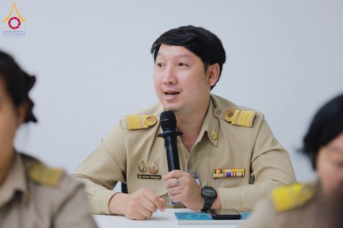 ภาพ No.311607:วันจันทร์ที่ 23 กุมภาพันธ์ พ.ศ. 2569 เปิดโลกทัศน์ผู้บริหารสถานศึกษายุคใหม่ เรียนรู้ต้นแบบการพัฒนาคนผ่านพลัง “บวร–V-Star” ผู้เข้ารับการพัฒนาตามโครงการ สพฐ. ศึกษาดูงานวัดพระธรรมกาย เสริมภาวะผู้นำคุณธรรมสู่การบริหารโรงเรียนอย่างยั่งยืน ณ อาคาร 100 ปี คุณยาย