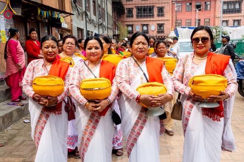 ภาพ No.313449:วันพฤหัสบดีที่ 12 มีนาคม พ.ศ. 2569 ขบวนแห่นาคธรรมทายาทในโครงการบรรพชาสามเณร 500 รูป  จาก นาคบาฮาล (Nagbahal) สู่จัตุรัสปาทัน (Patan Durbar Square) ประเทศเนปาล