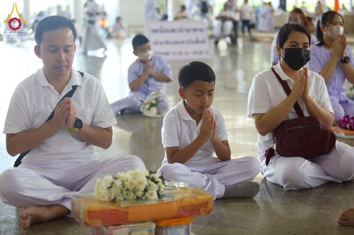 ภาพ No.215248:วันอาทิตย์ต้นเดือนที่ 6 เมษายน พ.ศ. 2568 พิธีตักบาตรข้าวสารอาหารแห้ง ณ บ้านแก้วเรือนทองคุณยาย สภาธรรมกายสากล วัดพระธรรมกาย