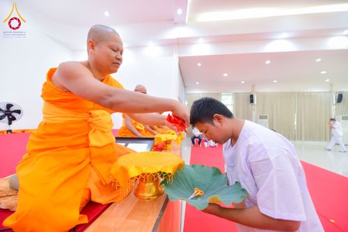 ภาพ No.285117:วันเสาร์ที่ 6 ธันวาคม พ.ศ.2568  พิธีอุปสมบทธรรมทายาท โครงการบรรพชาอุปสมบทหมู่  รุ่นบูชาธรรมมหาปูชนียาจารย์ ประจำปี 2568 ศูนย์ปฏิบัติธรรมและศูนย์อบรมเยาวชนเพชรบุรี อ.ท่ายาง จ.เพชรบุรี ณ วัดศีลคุณาราม อ.เขาย้อย เพชรบุรี