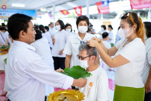 ภาพ No.83226:พิธีตัดปอยผมและปลงผม ในโครงการบรรพชาอุปสมบทหมู่ ธรรมทายาทนานาชาติ (ภาคภาษาจีน) รุ่นที่ 18 ณ วัดพระธรรมกาย วันเสาร์ที่ 8 กรกฎาคม พ.ศ.2566