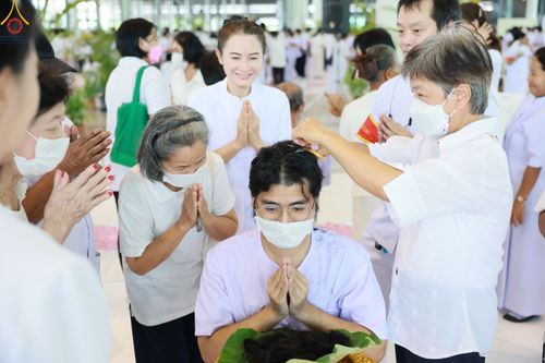 ภาพ No.83554:พิธีตัดปอยผมและปลงผม ในโครงการบรรพชาอุปสมบทหมู่ ธรรมทายาทรุ่นเข้าพรรษา ณ วัดพระธรรมกาย วันอาทิตย์ที่ 16 กรกฎาคม พ.ศ.2566
