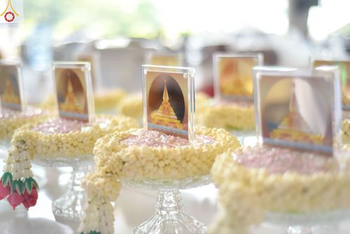 ภาพ No.78979:พิธีวางแผ่นจารึกชื่อ และพิธีวางพวงมาลัยสักการะพระบรมพุทธเจ้า ณ สภาธรรมกายสากล วัดพระธรรมกาย วันที่ 2 เมษายน พ.ศ. 2566