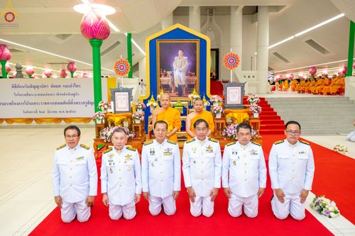 ภาพ No.78559:พิธีต้อนรับสัญญาบัตร พัดยศ ผ้าไตรและถวายมุทิตาสักการะฯ พระครูสิทธิรัตนวิเทศ และ พระครูวิเทศสันติคุณ วันอังคารที่ 28 มีนาคม พ.ศ. 2566 ณ อุโบสถวัดพระธรรมกาย