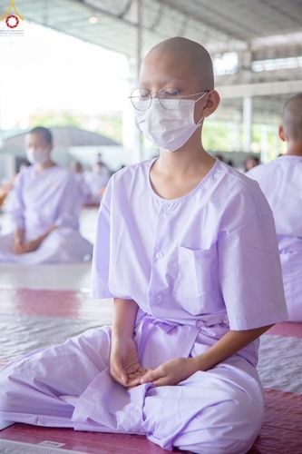 ภาพ No.79327:พิธีขอขมา มอบบาตรและผ้าไตร ในโครงการบรรพชาสามเณรฟื้นฟูพระพุทธศาสนาทั่วไทย โครงการอบรมยุวธรรมทายาท มัชฌิมธรรมทายาท และธรรมทายาทรุ่นอุดมศึกษา ณ สภาธรรมกายสากล วัดพระธรรมกาย วันเสาร์ที่ 1 เมษายน พ.ศ. 2566