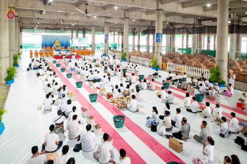 ภาพ No.342917:วันอาทิตย์ที่ 9 สิงหาคม พ.ศ.2569 พิธีตักบาตรฉลองพระใหม่ โครงการบรรพชาและอุปสมบทหมู่ รุ่นเข้าพรรษา ณ มหารัตนวิหาคด คอร์ 26 วัดพระธรรมกาย