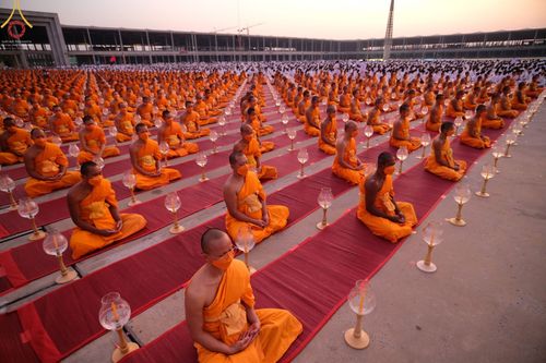 ภาพ No.75242:พิธีจุดประทีปถวายเป็นพุทธบูชา และบูชาธรรมมหาปูชนียาจารย์ ในโครงการธรรมยาตรากตัญญูบูชา มหาปูชนียาจารย์ พระมงคลเทพมุนี(สด จนฺทสโร) พระผู้ปราบมาร ปีที่ 11 ณ อนุสรณ์สถานลำดับที่ 7 สถานที่ขยายวิชชาธรรมกาย วัดพระธรรมกาย จ.ปทุมธานี วันที่ 31 มกราคม พ.ศ. 2566