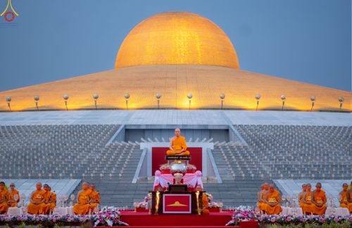 ภาพ No.90140:พิธีปลูกทรัพย์บานชื่น  เนื่องใน 139 ปี วันคล้ายวันเกิดด้วยรูปกายเนื้อ พระมงคลเทพมุนี (สด จนฺทสโร) พระผู้ปราบมาร วันอังคารที่ 10 ตุลาคม พ.ศ. 2566 ณ วัดพระธรรมกาย จ.ปทุมธานี