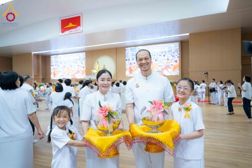 ภาพ No.310733:วันอาทิตย์ที่ 22 กุมภาพันธ์ พ.ศ. 2569 พิธีถวายโคมมาฆประทีป ณ ห้องแก้วสารพัดนึก 2 วัดพระธรรมกาย จ.ปทุมธานี