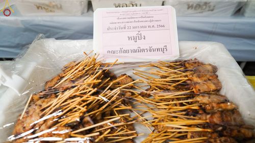 ภาพ No.73777:พิธีถวายภัตตาหารเป็นสังฆทาน แด่คณะพระธรรมยาตราฯ ในโครงการธรรมยาตรากตัญญูบูชา มหาปูชนียาจารย์ พระมงคลเทพมุนี(สด จนฺทสโร) พระผู้ปราบมาร อนุสรณ์สถาน 7 แห่ง ปีที่ 11 วันที่ 22 มกราคม พ.ศ. 2566